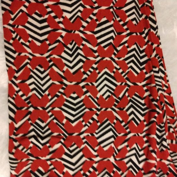 Lularoe Pants - NWT Lularoe TC Leggings Red With Zig Zags